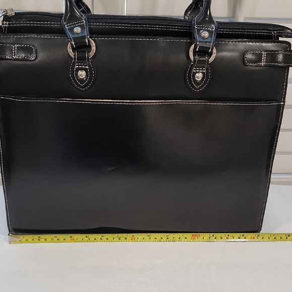 McKlein Sleek Black Leather Briefcase/Laptop Bag - Picture 3 of 11